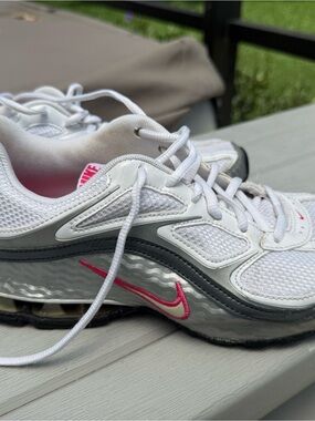 Nike Women's White, Gray & Pink Wave-Accent Running Sneakers